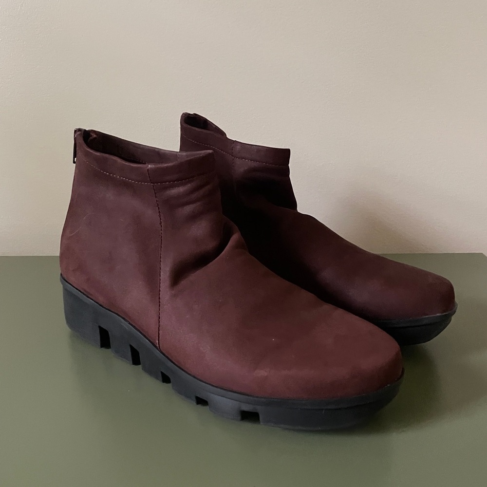 L'Amour Des Pieds Hadirat Boot in Chocolate Brown